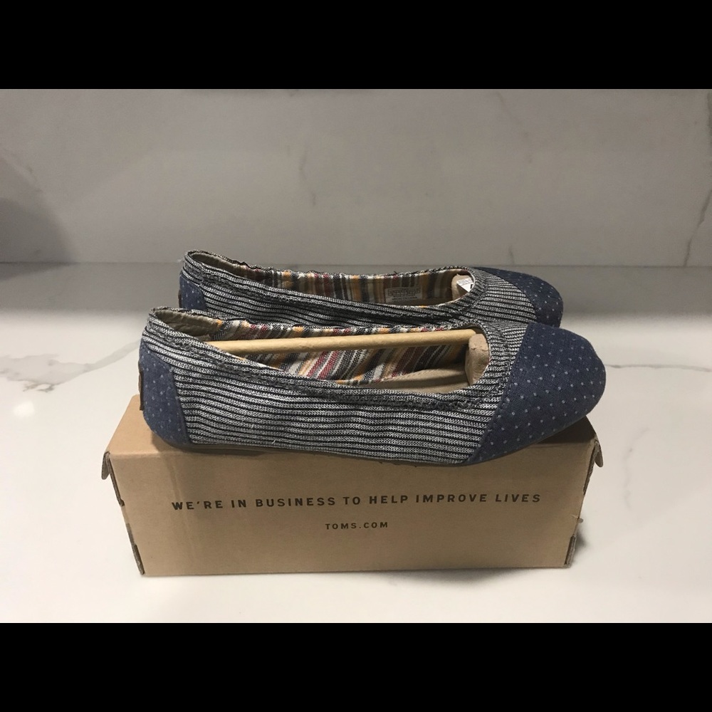 Girls Toms Ballet Flat Size 2